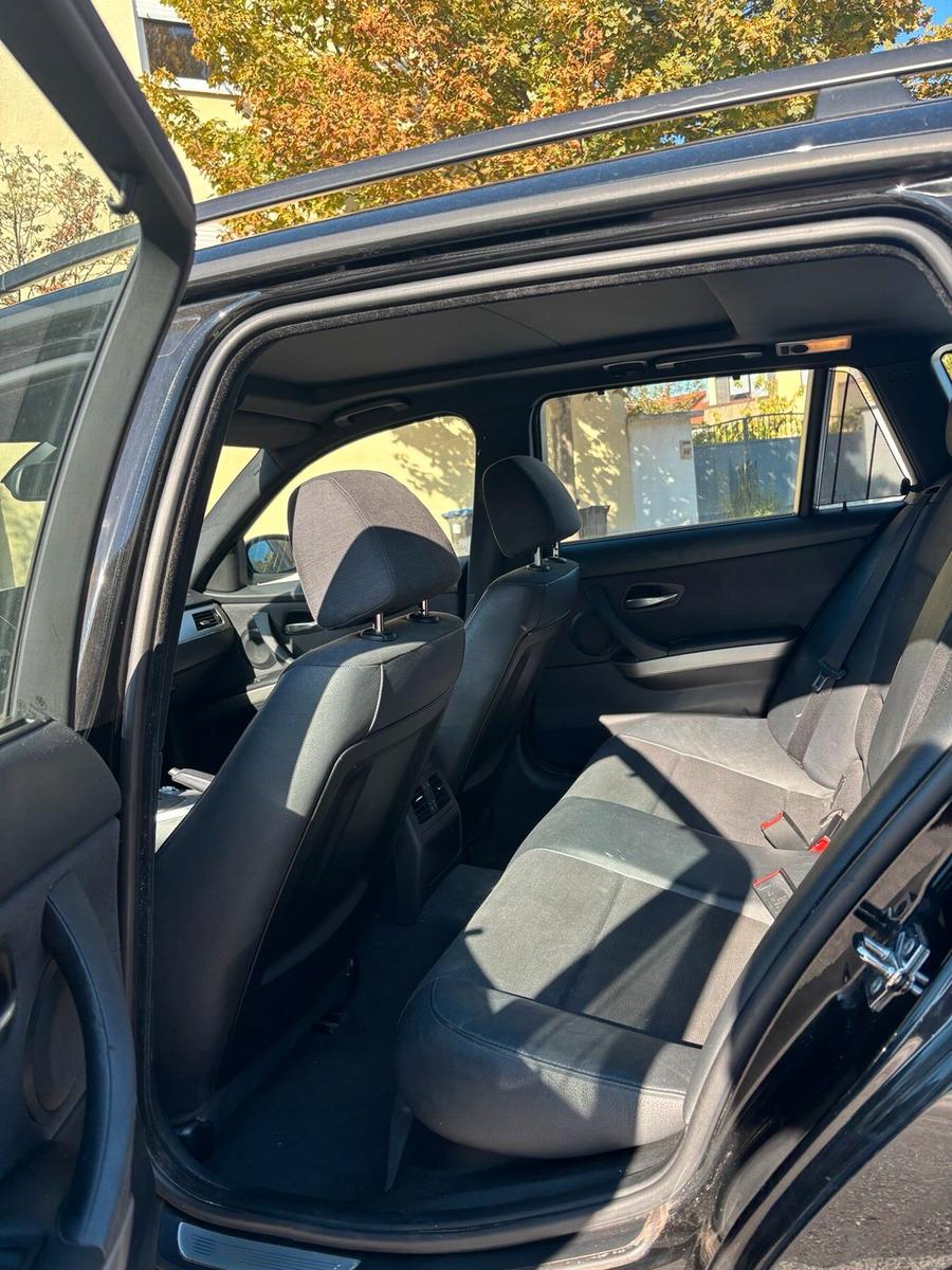 BMW 320 2008 — interior