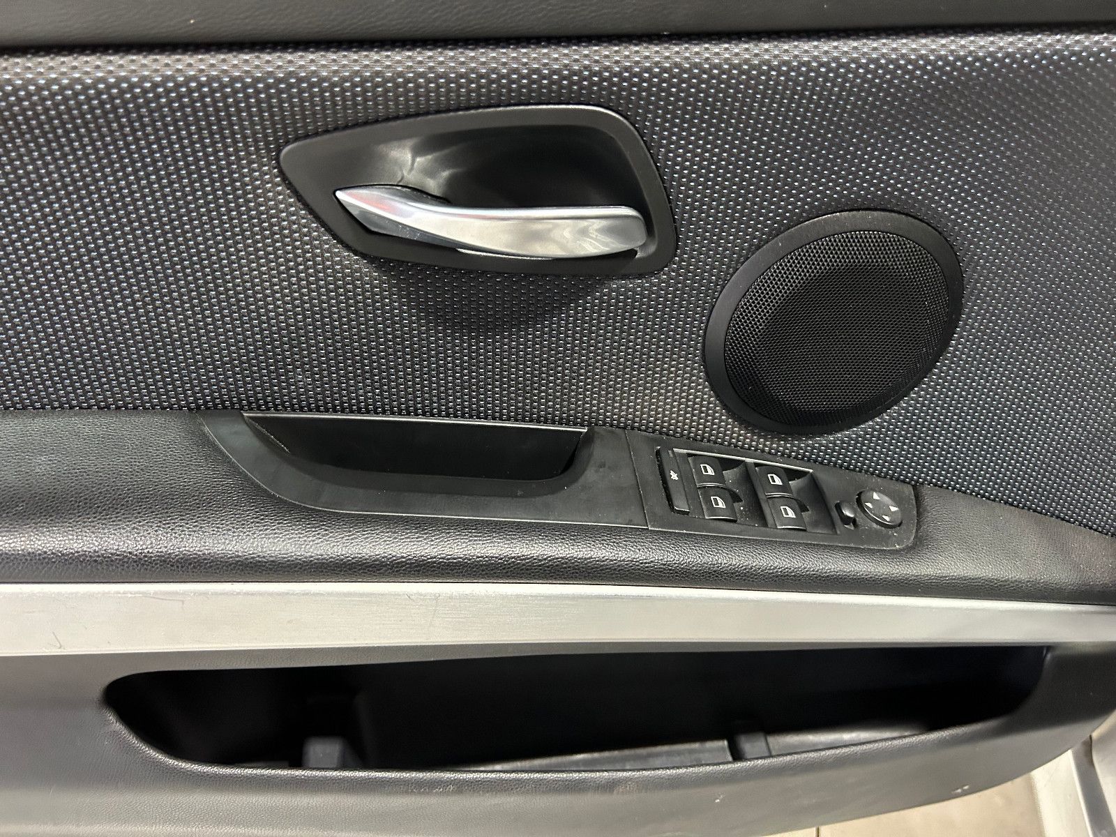 Fahrzeugabbildung BMW 335i xDrive/PANO/ALCANTARA/NAVI/PDC/TEMPOMAT