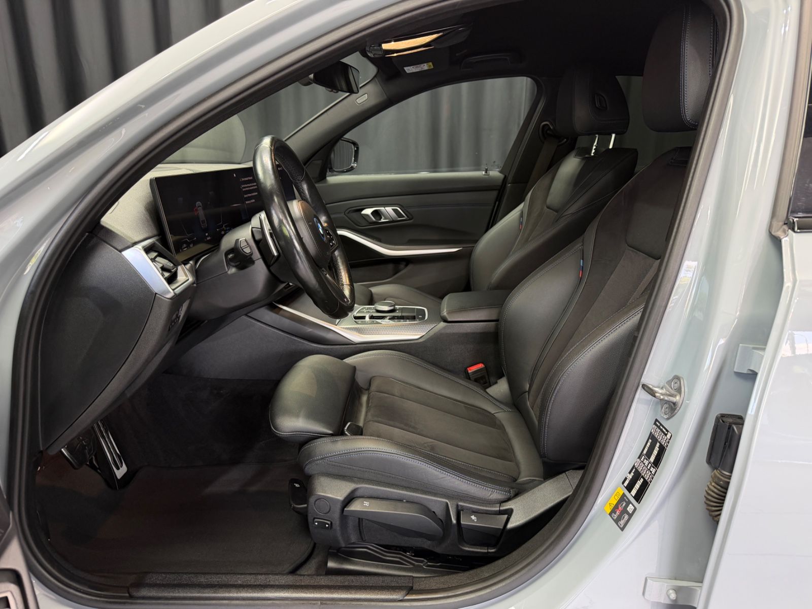 Fahrzeugabbildung BMW 330e Touring M Sport|HEAD-UP|NAVI|HIFI|WIDESCREE