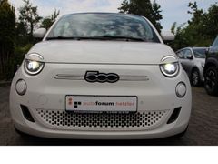 Fahrzeugabbildung Fiat 500e Icon*Panoramaglasdach!*Kamera!*Navi!*AppCon