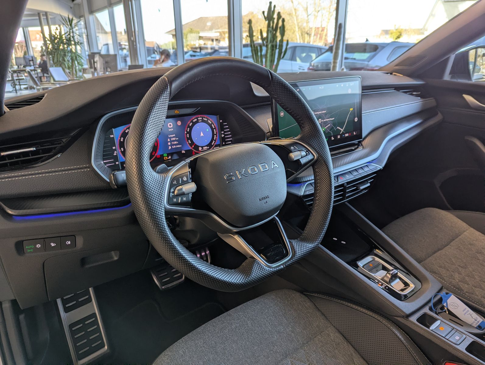 SKODA Octavia 2.0 TDI DSG Sportline Matix Assist+ 18" - Image 20