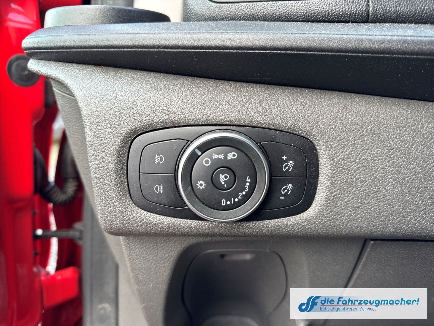 Fahrzeugabbildung Ford Transit Custom Tourneo 320 L1 Trend *EXPORT *26
