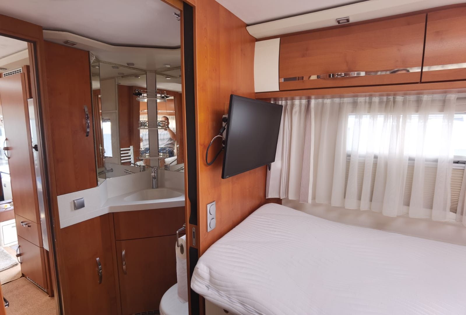 Fahrzeugabbildung Phoenix Maxi-Liner 8000 L