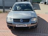 Volkswagen Passat 1,6 Ltr. - 75 kW Lim. Trendline 2.HD Klim - gebrauchte VW Passat aus dem Jahr 2003