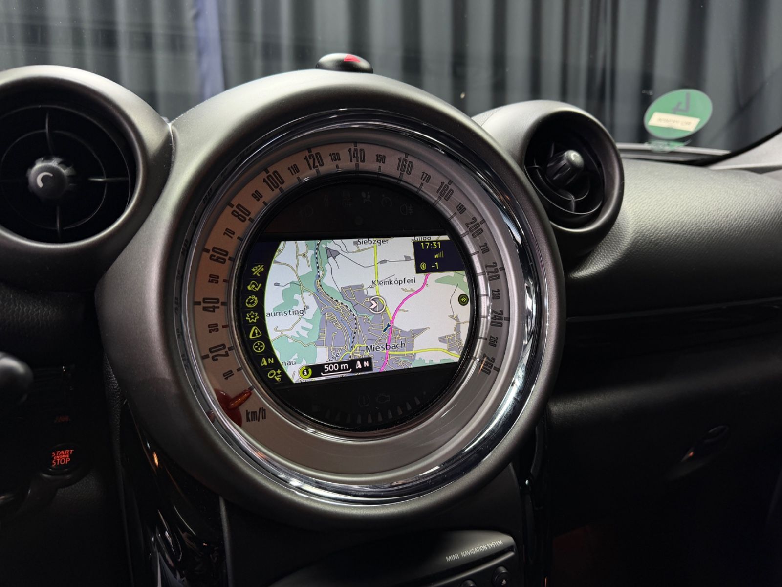 Fahrzeugabbildung MINI COOPER D Countryman Cooper D All4|PANO|NAVI|