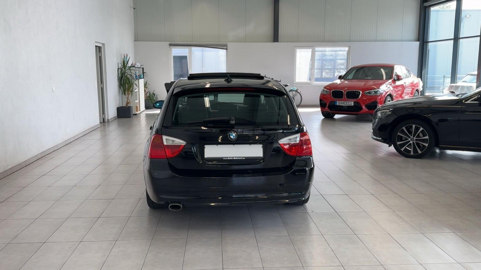 BMW 318d Touring 143 ch BVM / 133 927 km / Toit pano / Cuir / Sièges chauffants / Chaine changée
