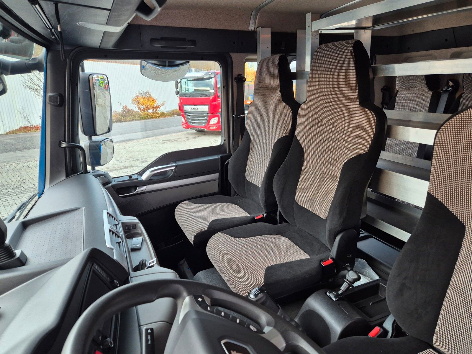 Fahrzeugabbildung MAN TGL 8.220 4x2 BL Doka 7 Sitze AHK Klima Standh.