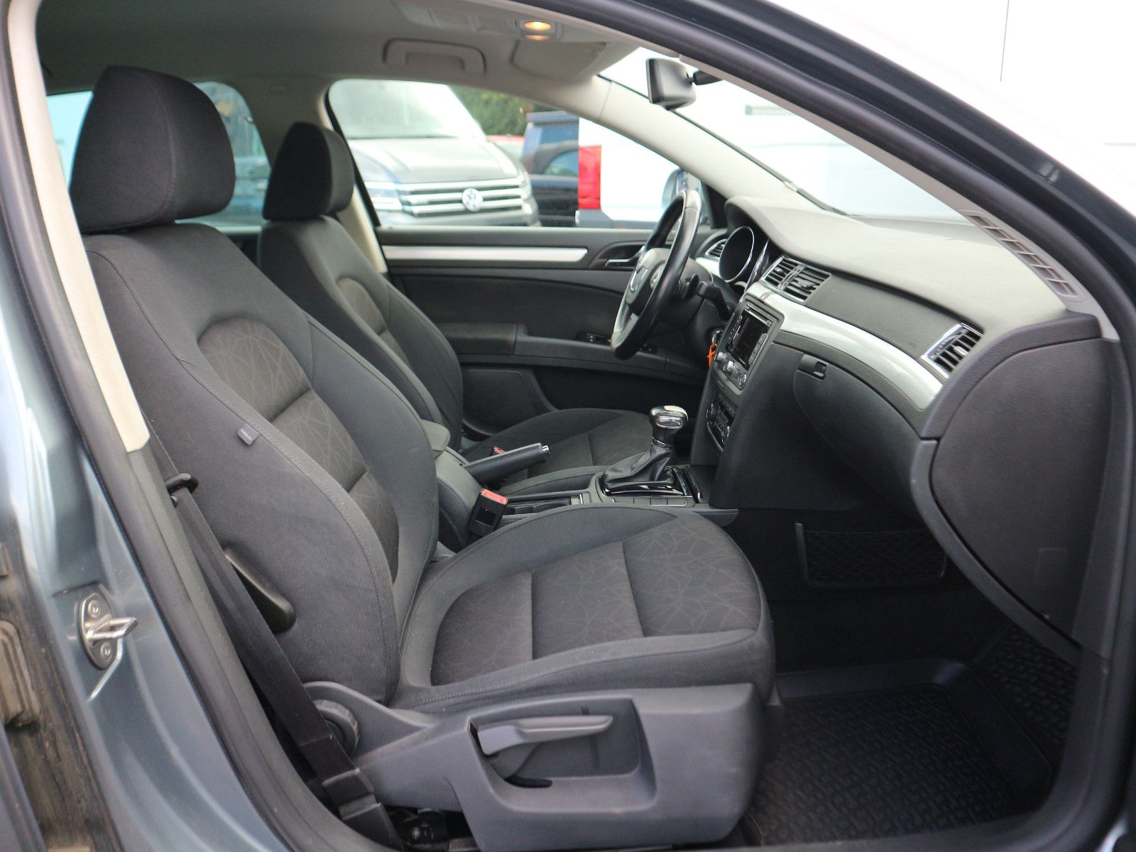 Fahrzeugabbildung SKODA Superb Family DSG GRA Xenon PDC SHZ
