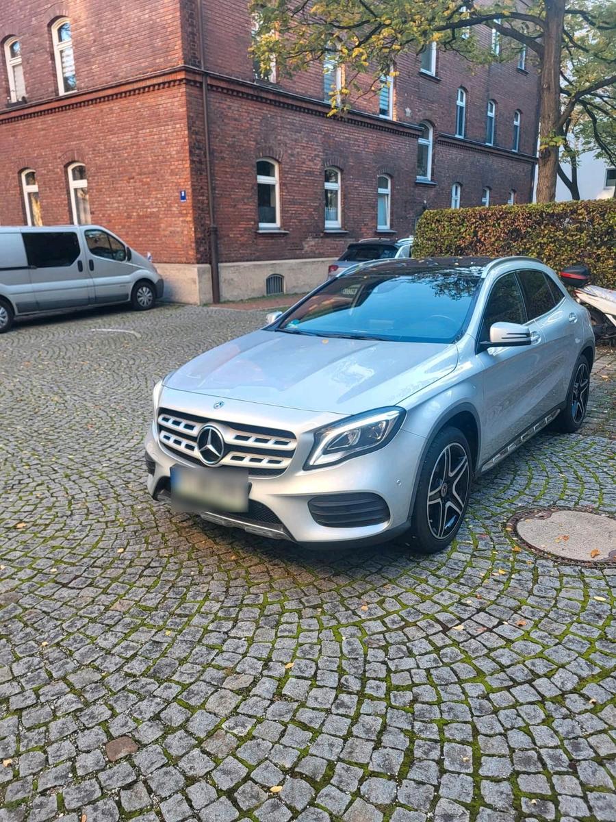 Mercedes-Benz GLA 200