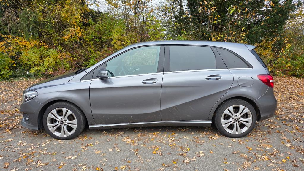 Mercedes-Benz B 220