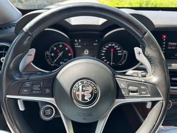 Alfa-Romeo Stelvio - 12