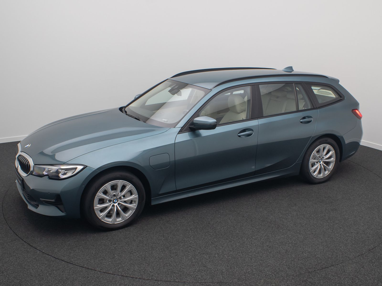 Fahrzeugabbildung BMW 330e xD Alarm HUD H/K DAB Memory Leder Sport