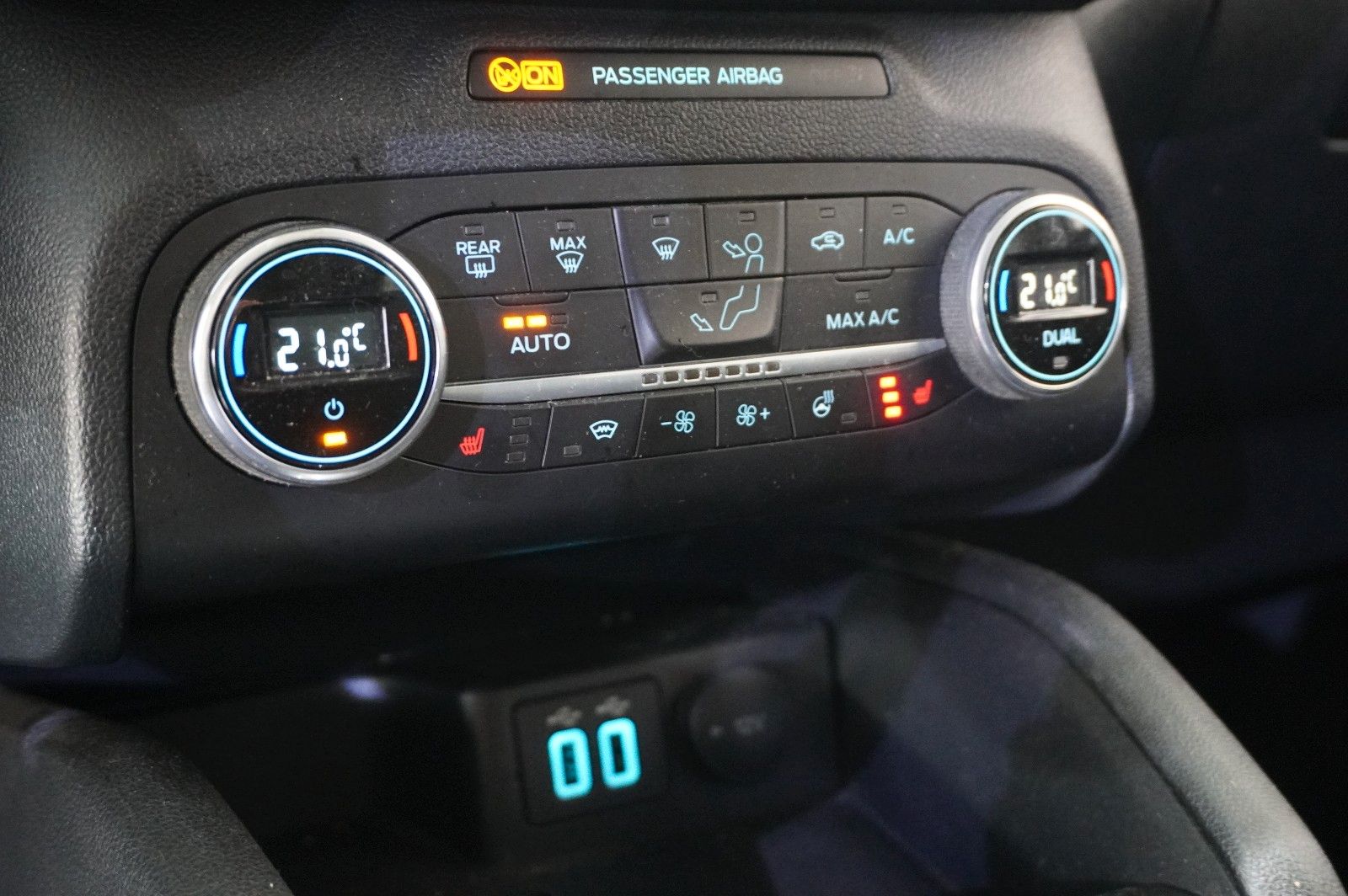 Fahrzeugabbildung Ford Kuga 1.5D COOL & CONN. NAVI/LED/SHZ/TEMP./NEBEL