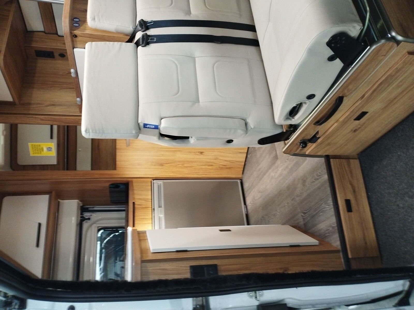 Fahrzeugabbildung Karmann Dexter DE 550 140 PS, Rückfahrkamera