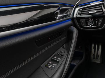 Fahrzeugabbildung BMW 540d xDr Tour HUD ACC Pano 360° Bowers & Wilkins