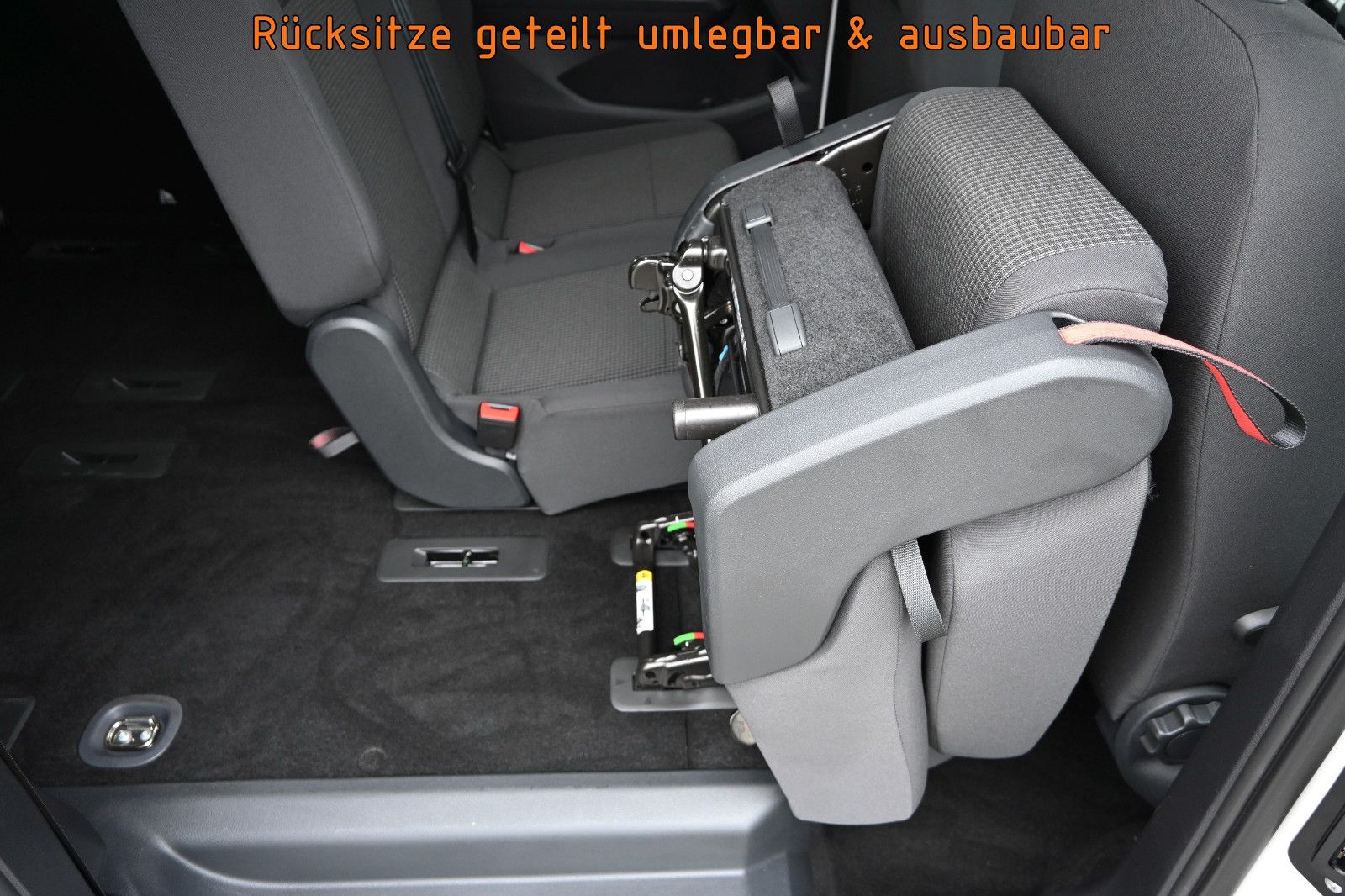 Fahrzeugabbildung Volkswagen Caddy Maxi 2.0 TDI DSG °ACC°AHK°LED°KAMERA°8FACH