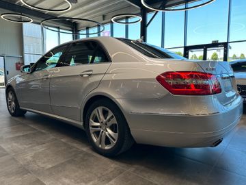 MYAUTOCENTER – Gebraucht- und Jahreswagen mit Werkstattservice in Pfaffenhofen Mercedes-Benz E 200 *AHK*Abstandstempo*Teilleder*Szhz*