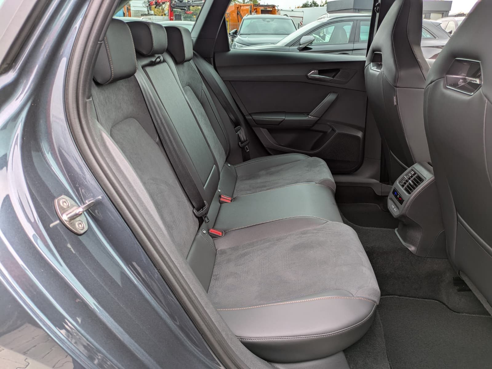 Fahrzeugabbildung CUPRA Leon 1.5 eTSI EDGE DSG*ACC*KAM*18"5JGARANTIE