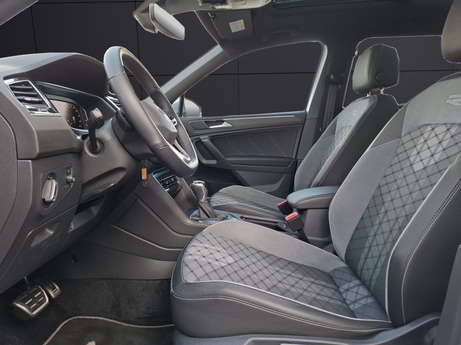 Fahrzeugabbildung Volkswagen Tiguan Allspace TDI R-Line DSG 4M Matrix Navi Pa