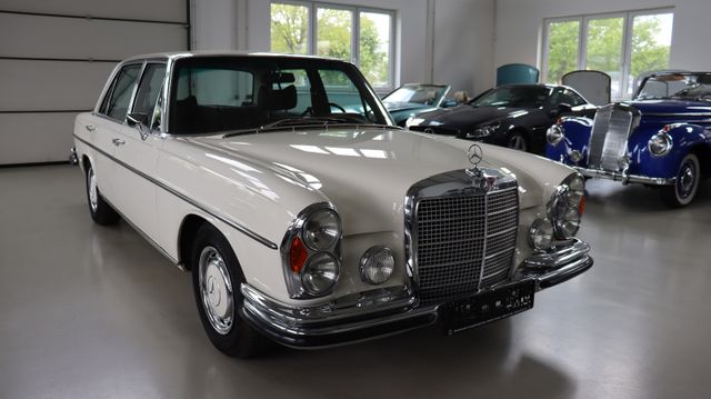 Mercedes-Benz 300 SEL 3.5 W109