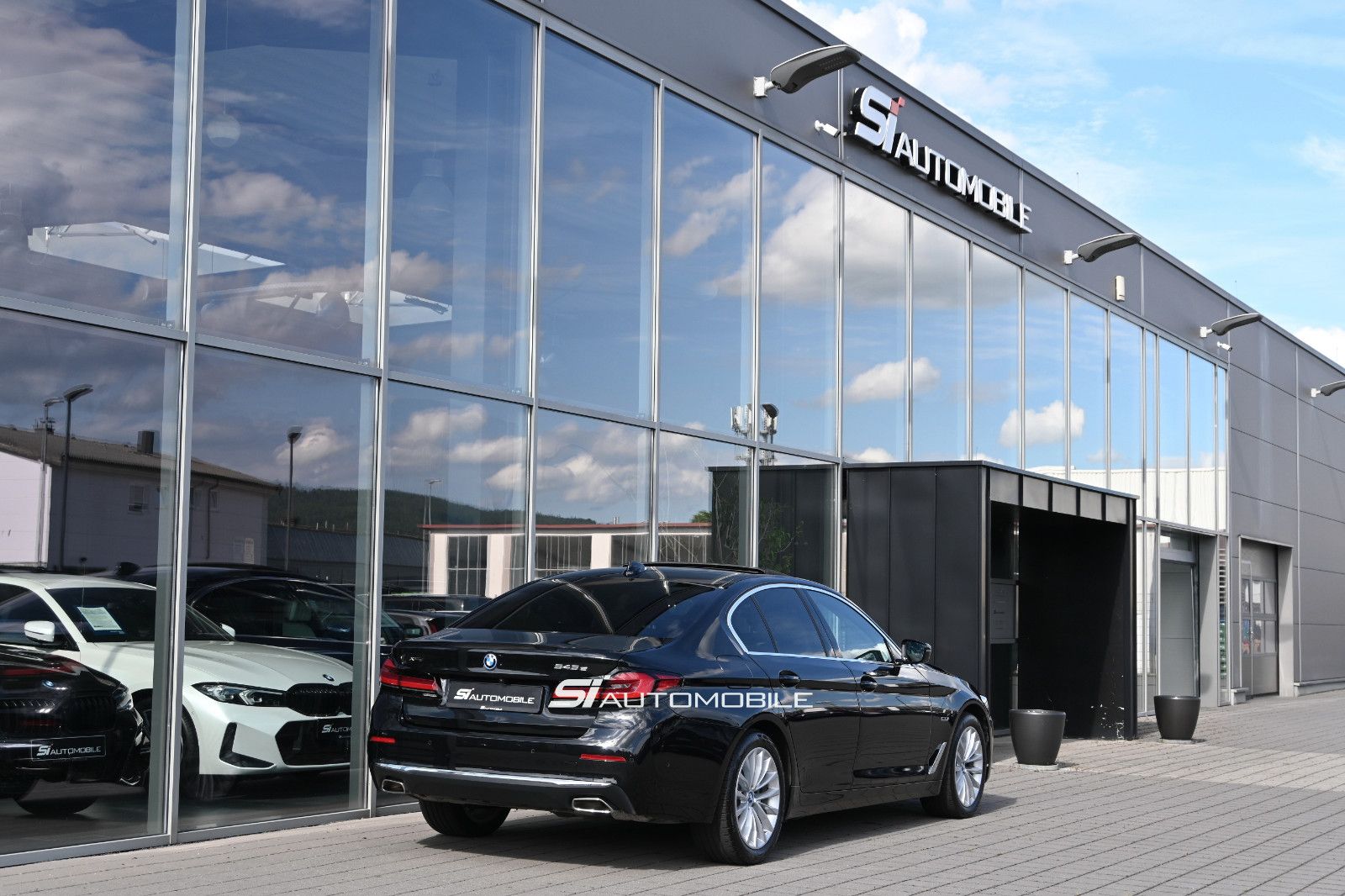 Fahrzeugabbildung BMW 545e xDr Lux °B&W°UVP 97.170€°ACC°SITZKLIMA°360°