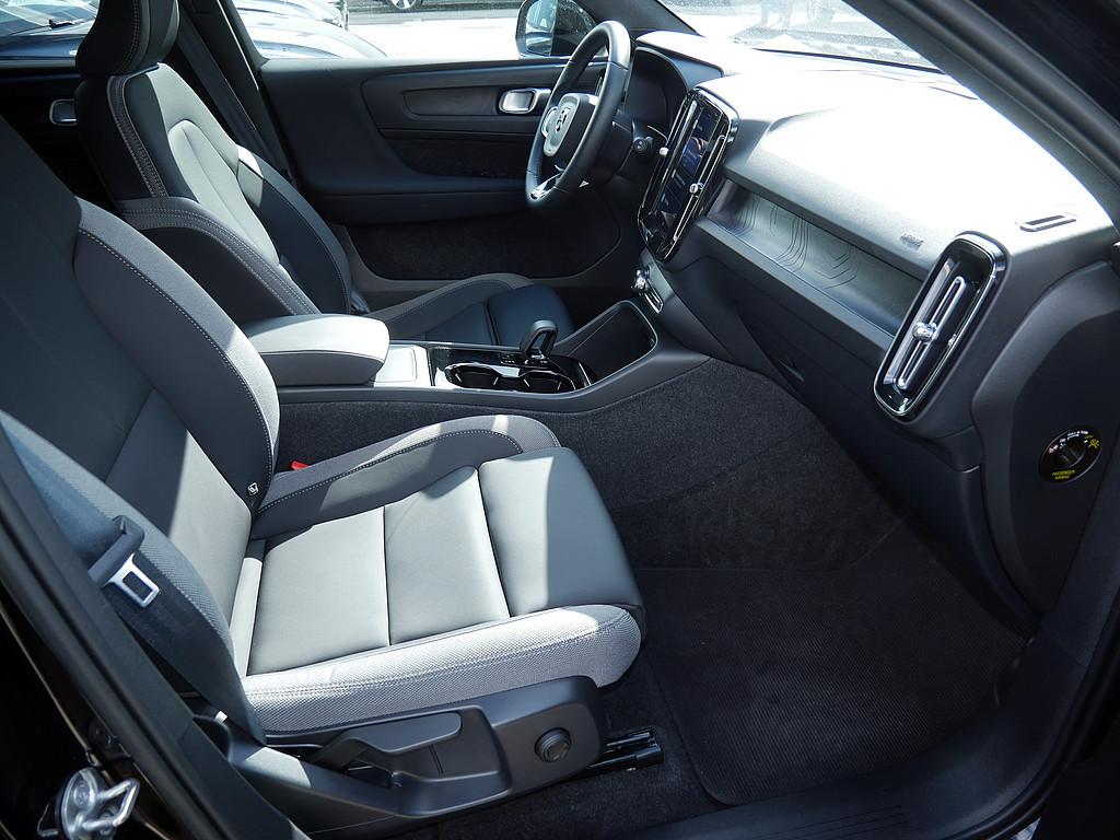 Volvo XC40 Recharge Twin Motor Core AWD STANDHZ LED