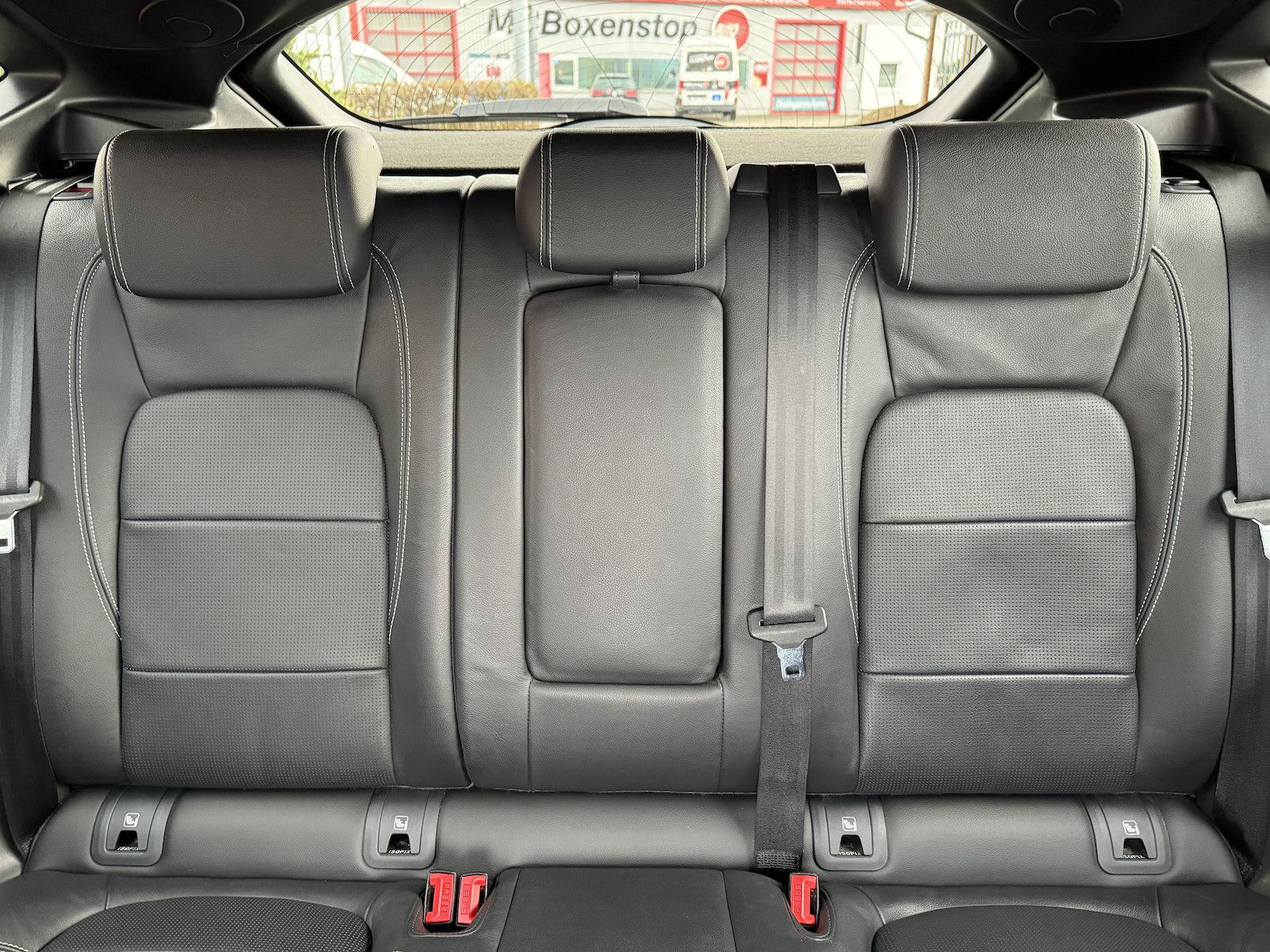 Fahrzeugabbildung Jaguar E-Pace P250 R-Dynamic Black LED/Nav/VZE/Spur/ACC