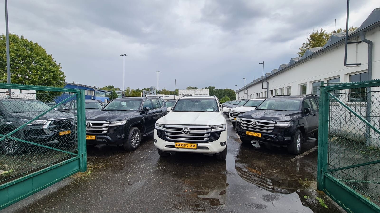 Toyota LC300+ELEGANCE+TwinTURBO+NEW+5s+EUreg+RearTVs imagem 3