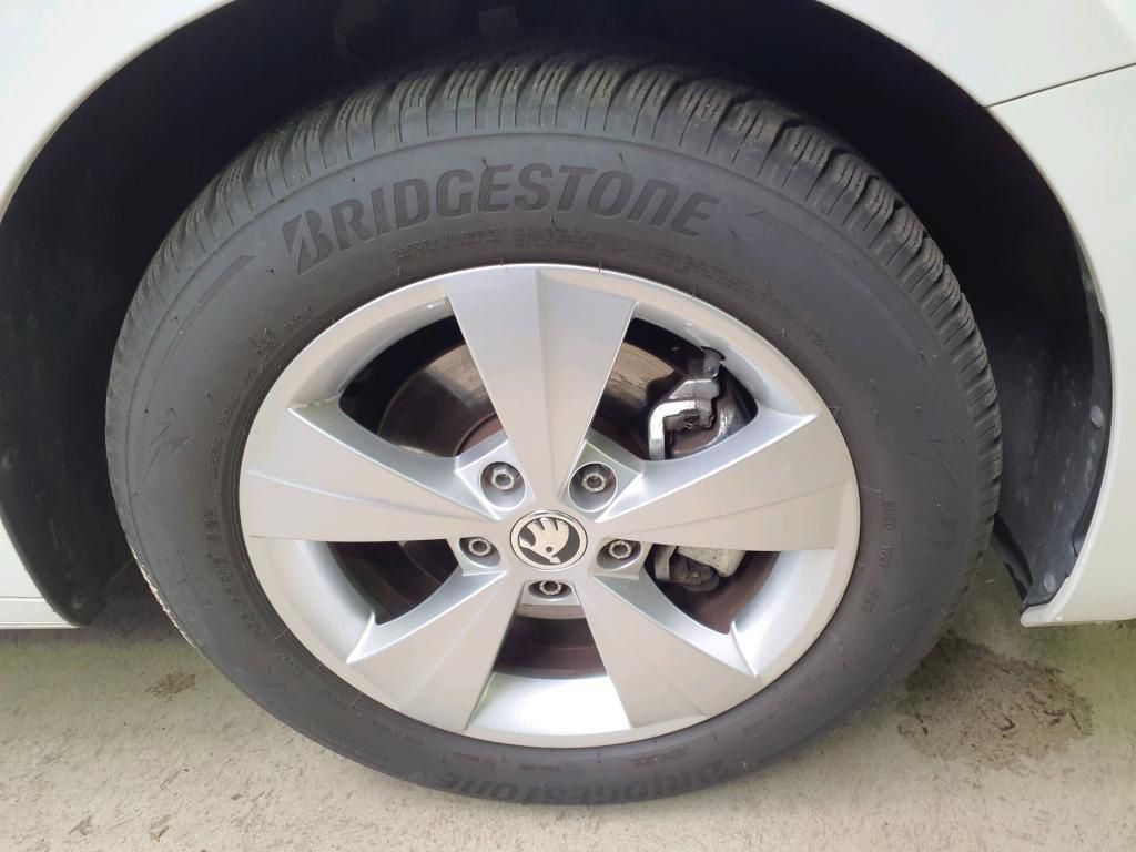 Skoda Octavia Combi Style 2.0 TDI PDC*Tempo*Klima*NAV