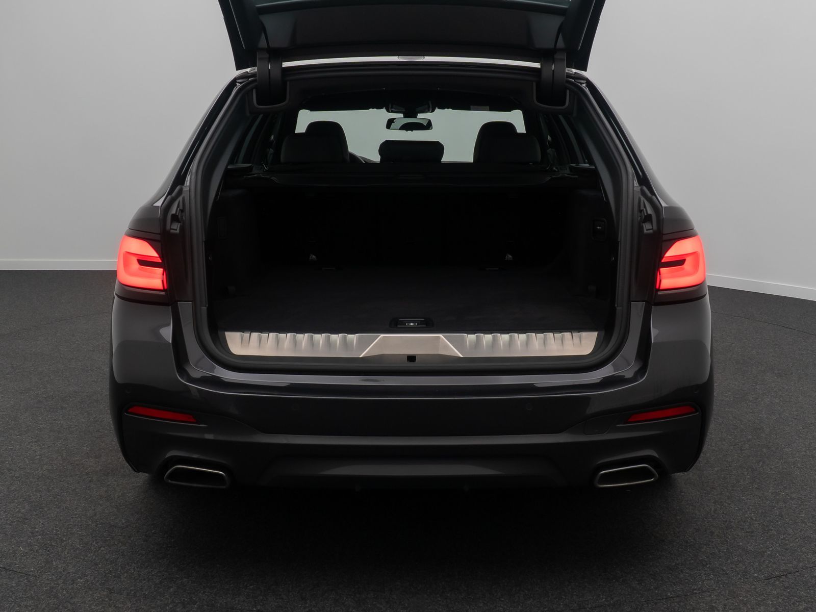 Fahrzeugabbildung BMW 530e M Sport Laser HUD DAB Komfort Alarm 19Zoll