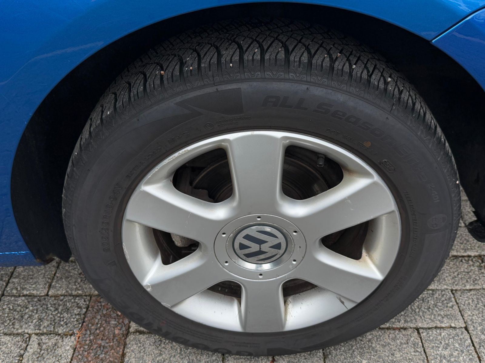 Fahrzeugabbildung Volkswagen Touran 2.0 FSI Goal NAVI+AHK+PDC+TEMP+ALLWETTER+