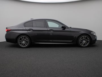 Fahrzeugabbildung BMW 520d M Sport  Kamera HUD DAB HiFi AHK DisplayKey