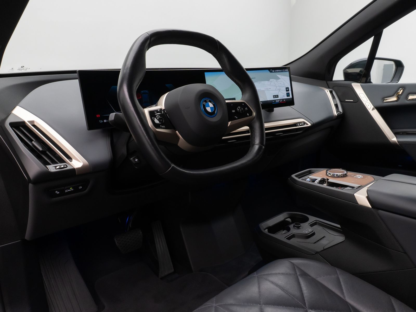 Fahrzeugabbildung BMW iX xD40 Sport SkyLounge 360°Laser DAB H/K 22Zoll