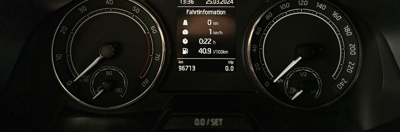 Fahrzeugabbildung SKODA Kamiq Clever AHK PDC Carplay LED SHZ Klimaauto