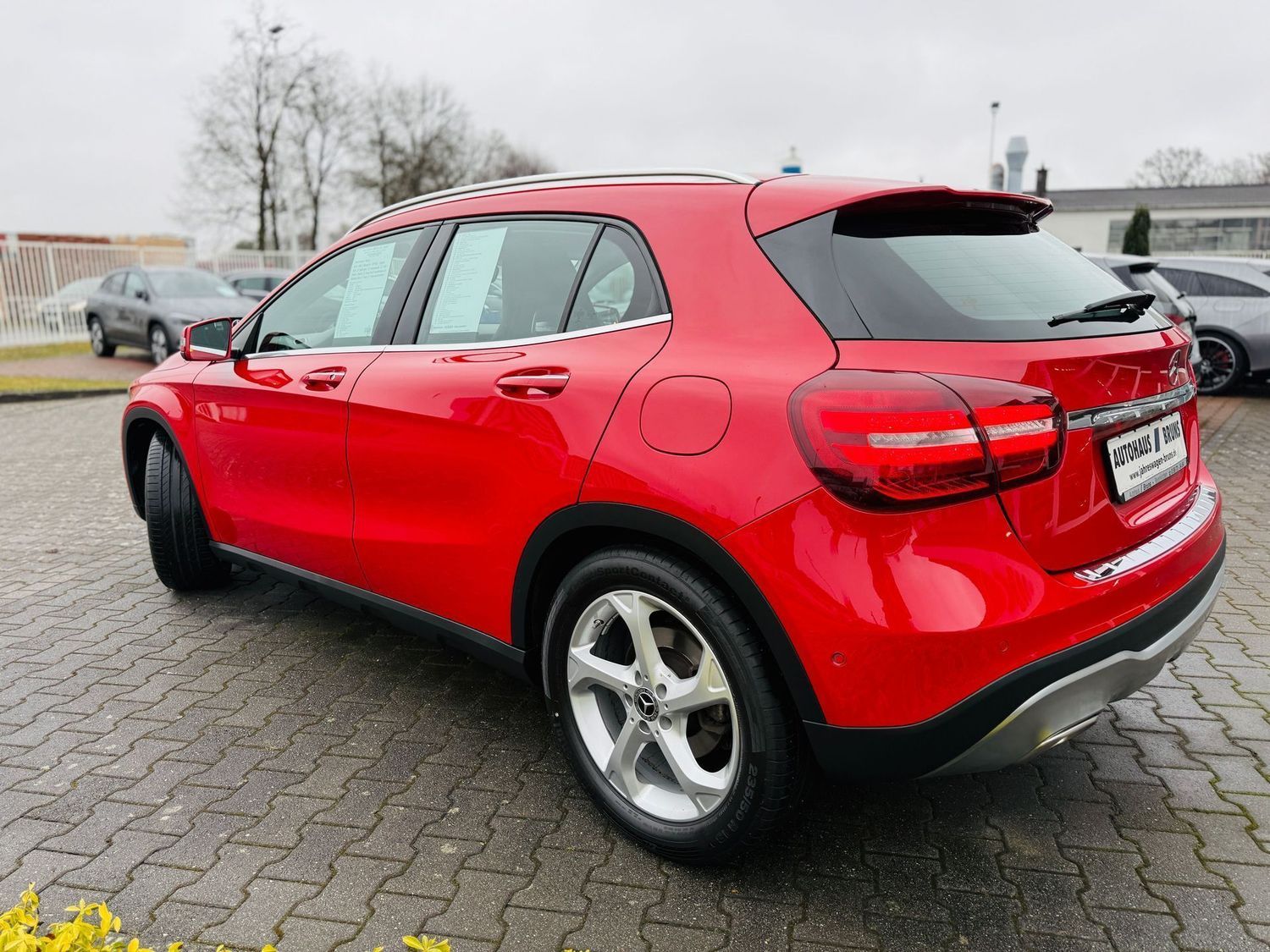 Fahrzeugabbildung Mercedes-Benz GLA 180 URBAN, Autom., Standh, LED, 360°, Navi,