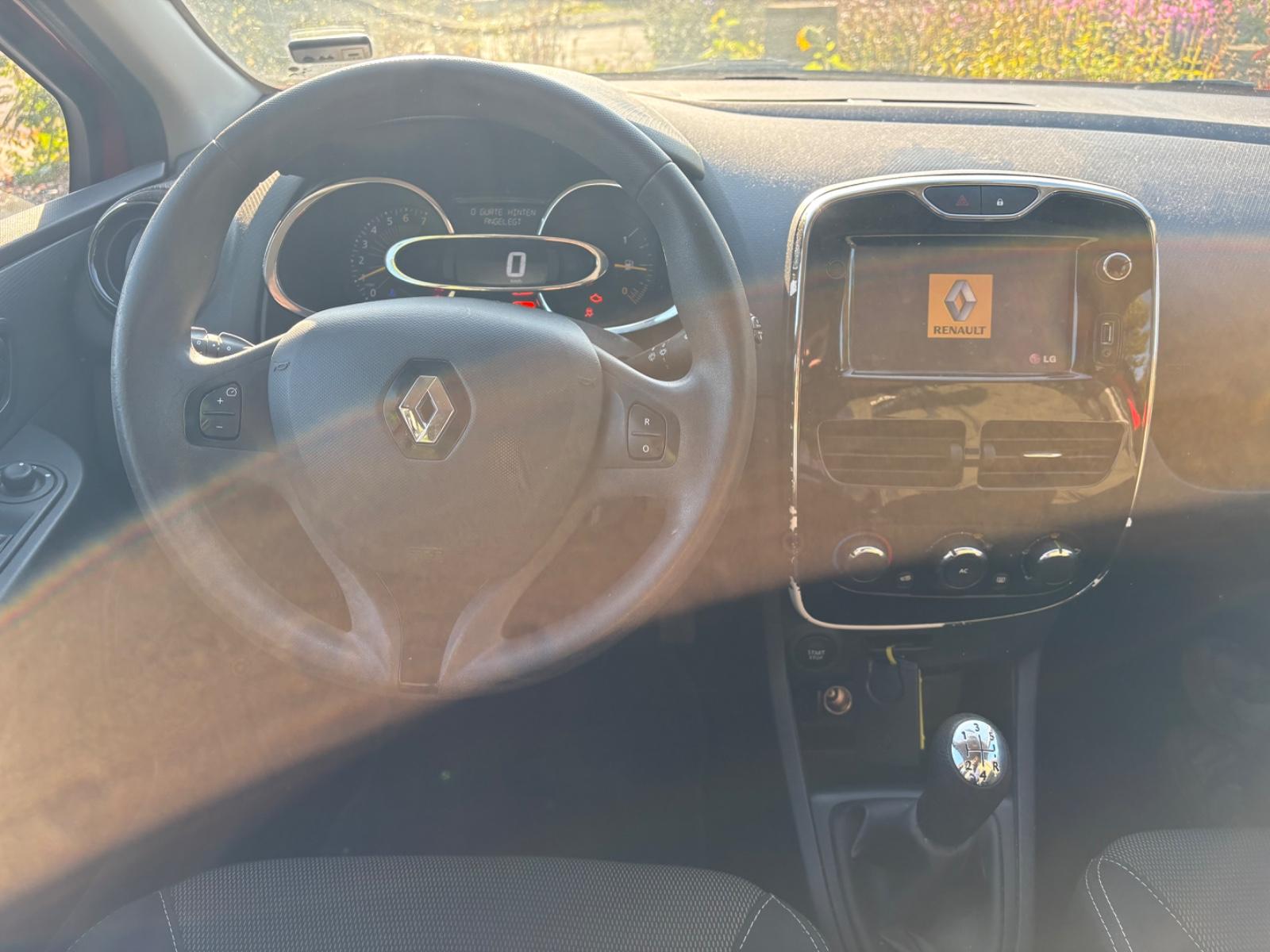 Renault Clio 2015 — photo 11
