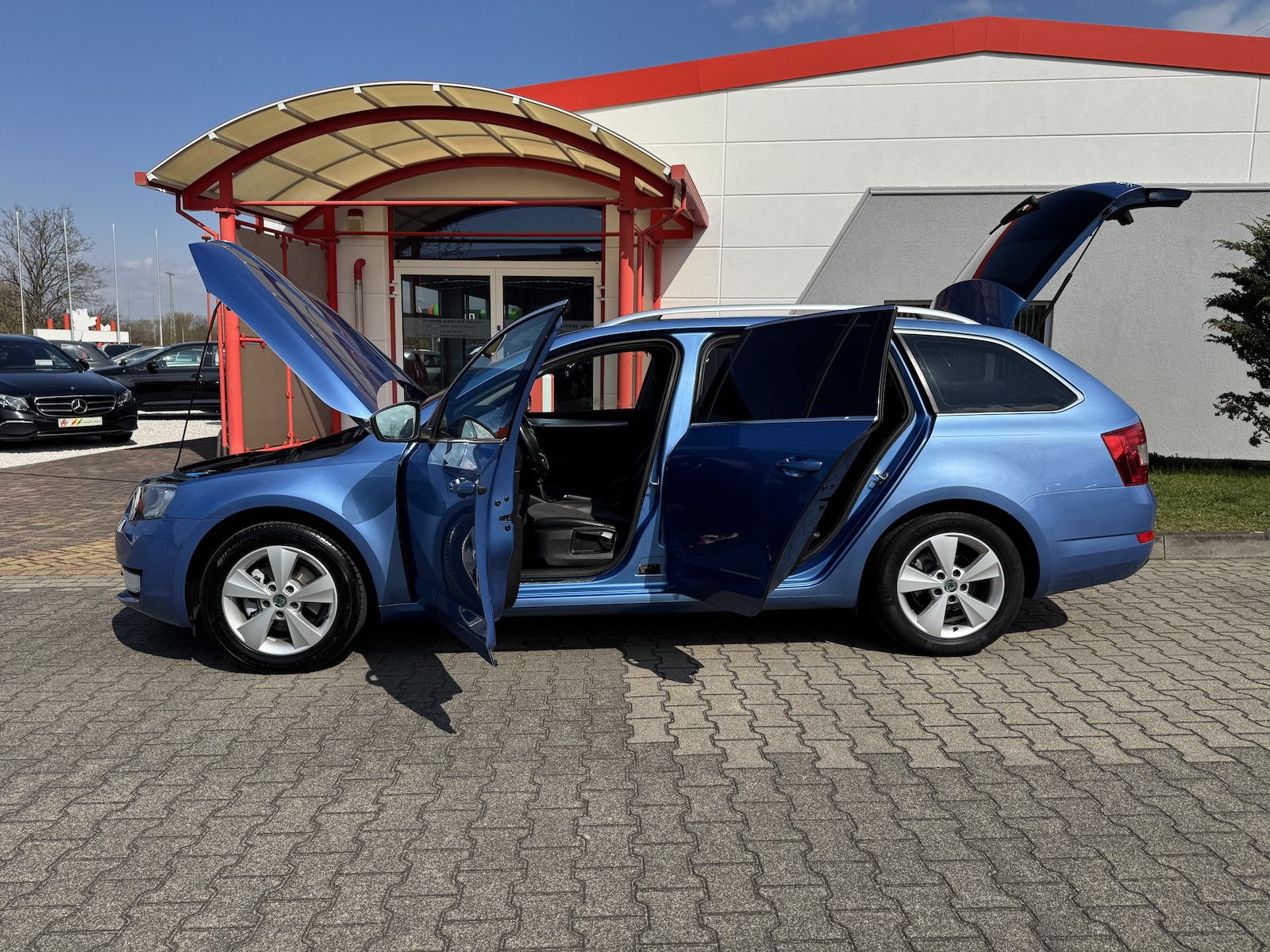 Fahrzeugabbildung SKODA Octavia 1.4 Elegance/Nav/DAB/Teilleder/Sound/Ahk