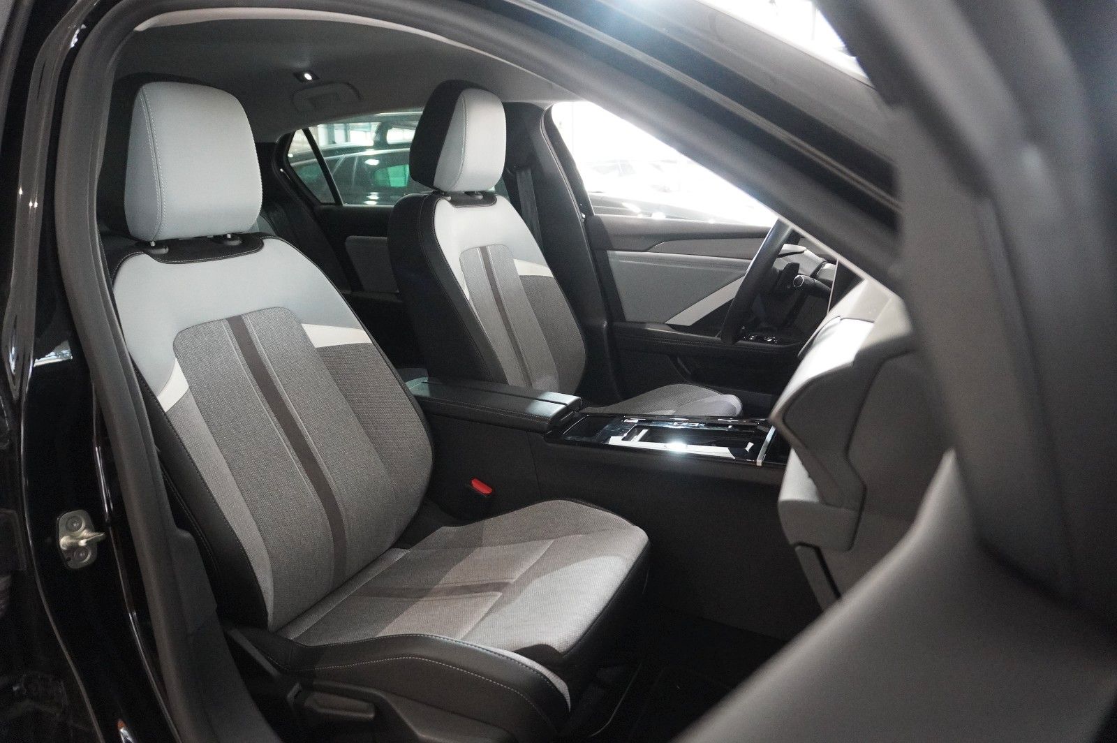 Fahrzeugabbildung Opel Astra L Lim. 1.5D ELEGANCE NAVI/LED/KAMERA/SPORT