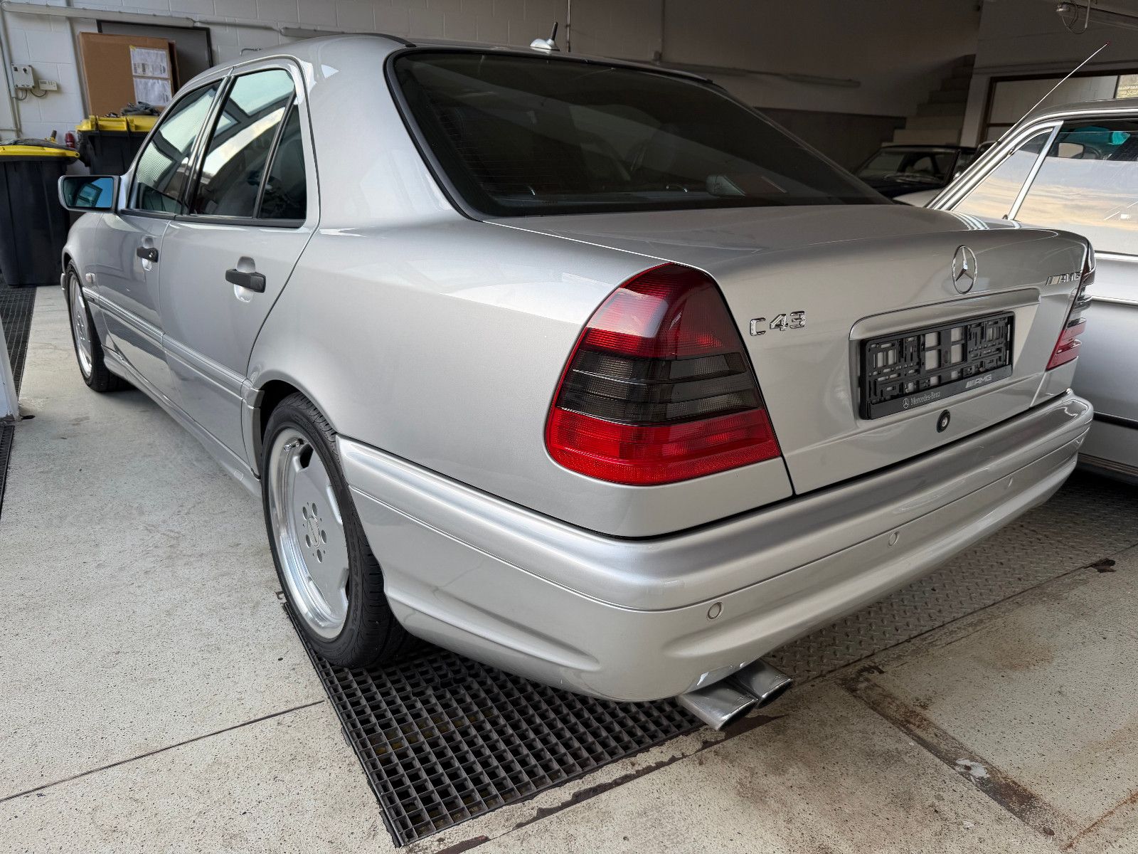 Fahrzeugabbildung Mercedes-Benz C 43 AMG mit Designo, orig. Navi ASP30