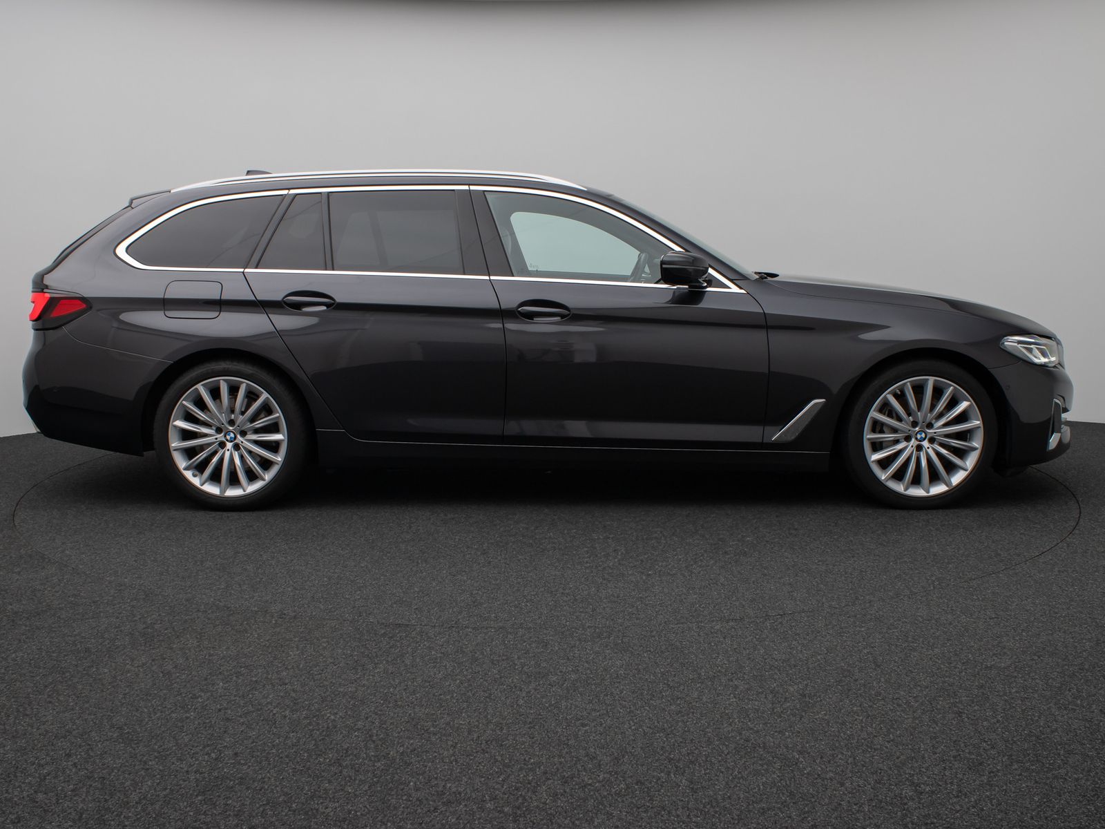 Fahrzeugabbildung BMW 530d LuxuryLine Laser HUD DAB HiFi DisKey 19Zoll