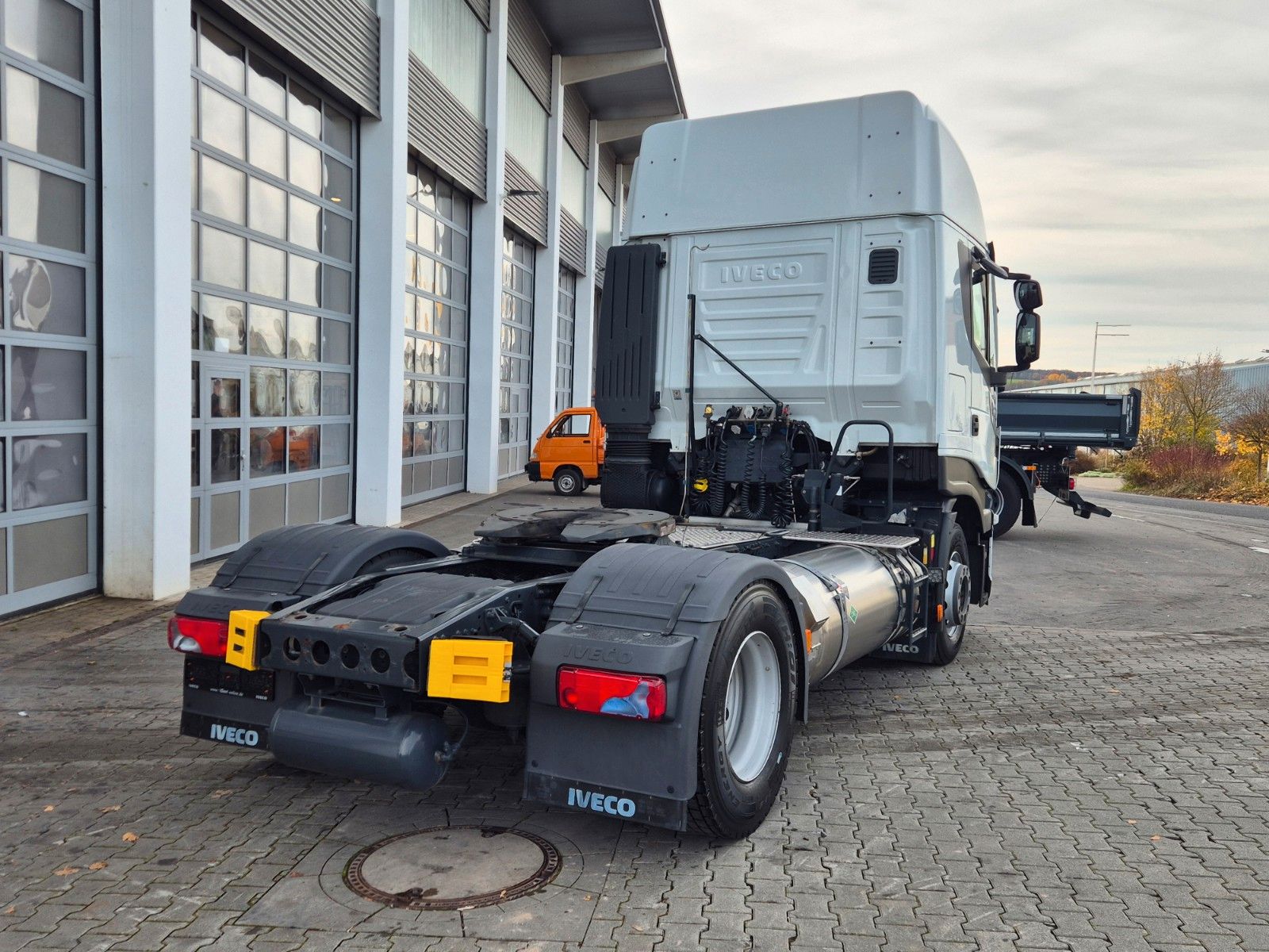 Fahrzeugabbildung Iveco Stralis 460NP LNG 4x2 3 Stück
