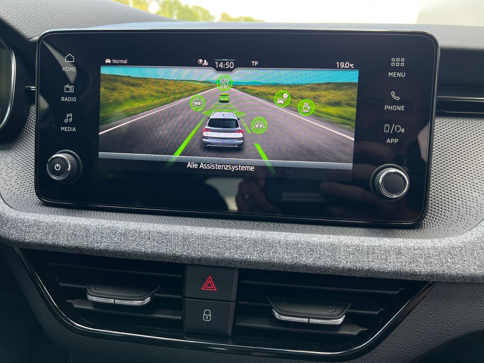 Fahrzeugabbildung SKODA Kamiq Selection 1.0 TSI DSG *ACC, LED, Kamera, S