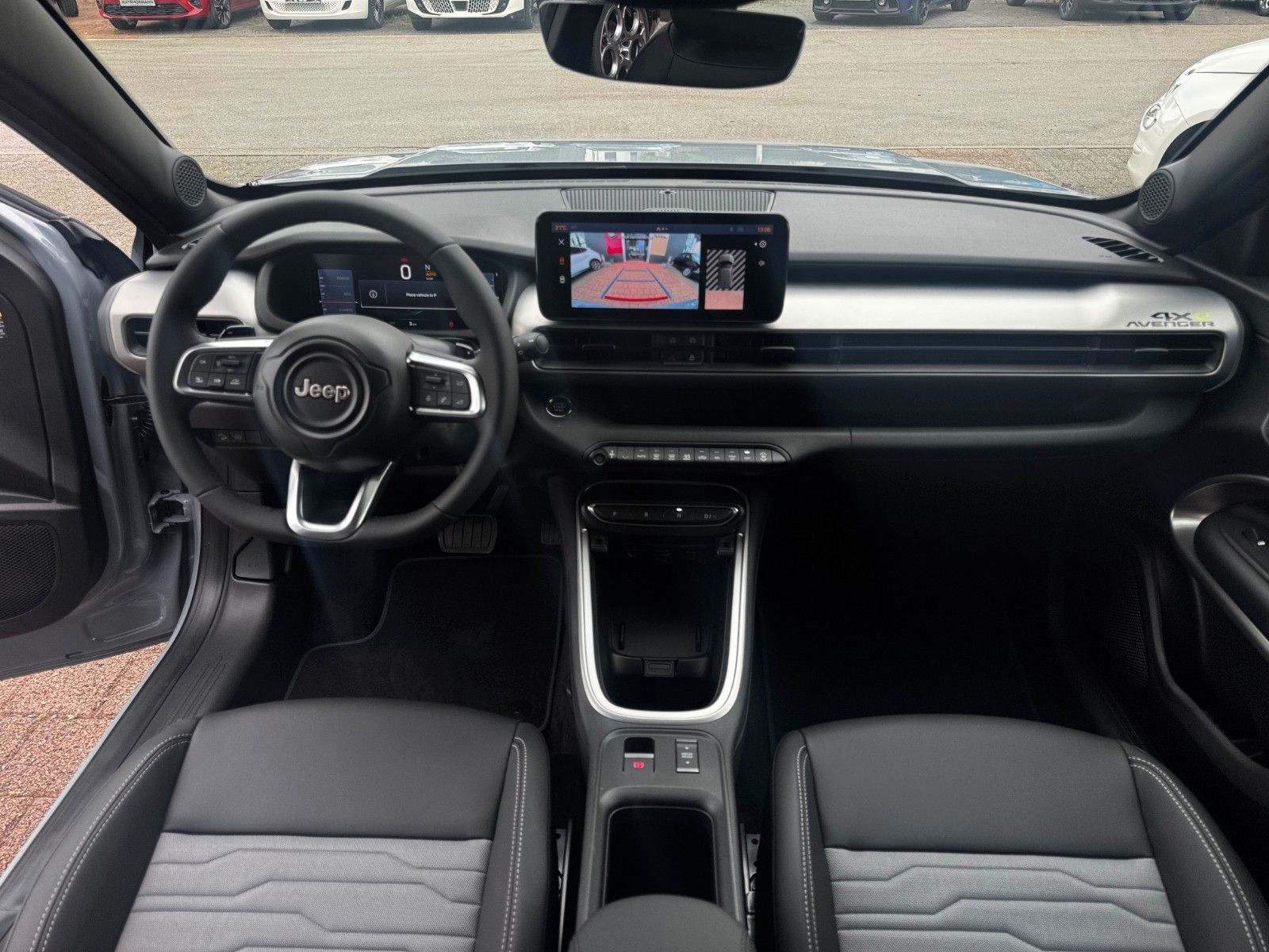 Fahrzeugabbildung Jeep AVENGER MY25 Overland 1.2l T3 4xe eAWD Navi Kam