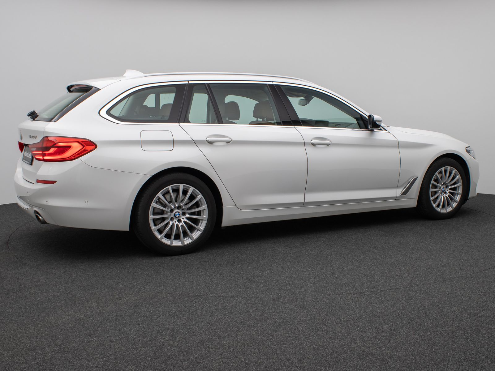 Fahrzeugabbildung BMW 530d xD Luxury Line Panorama Kamera HUD DAB HiFi