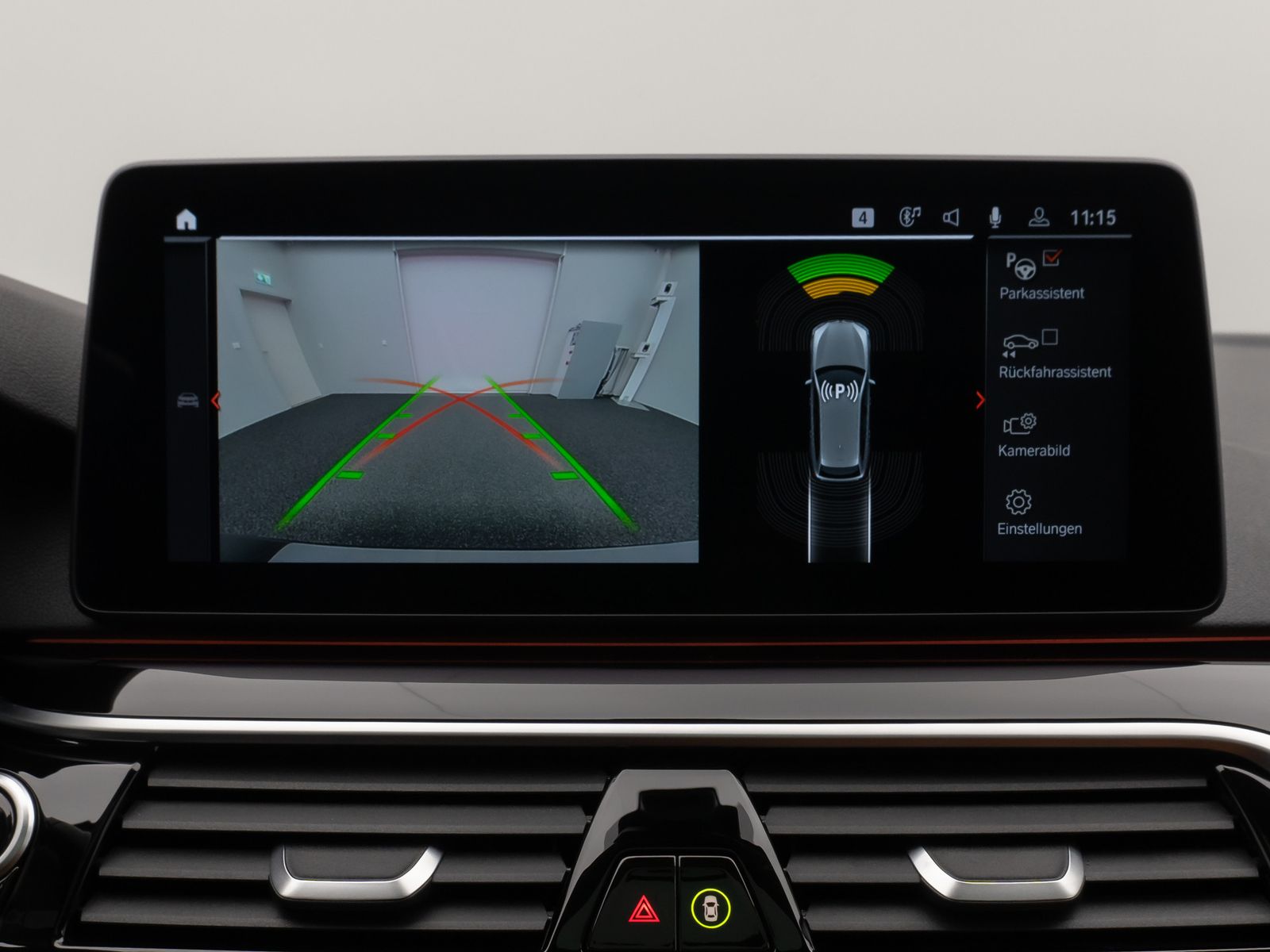 Fahrzeugabbildung BMW 520d Panorama Kamera DAB HiFi AHK M Sport Alarm