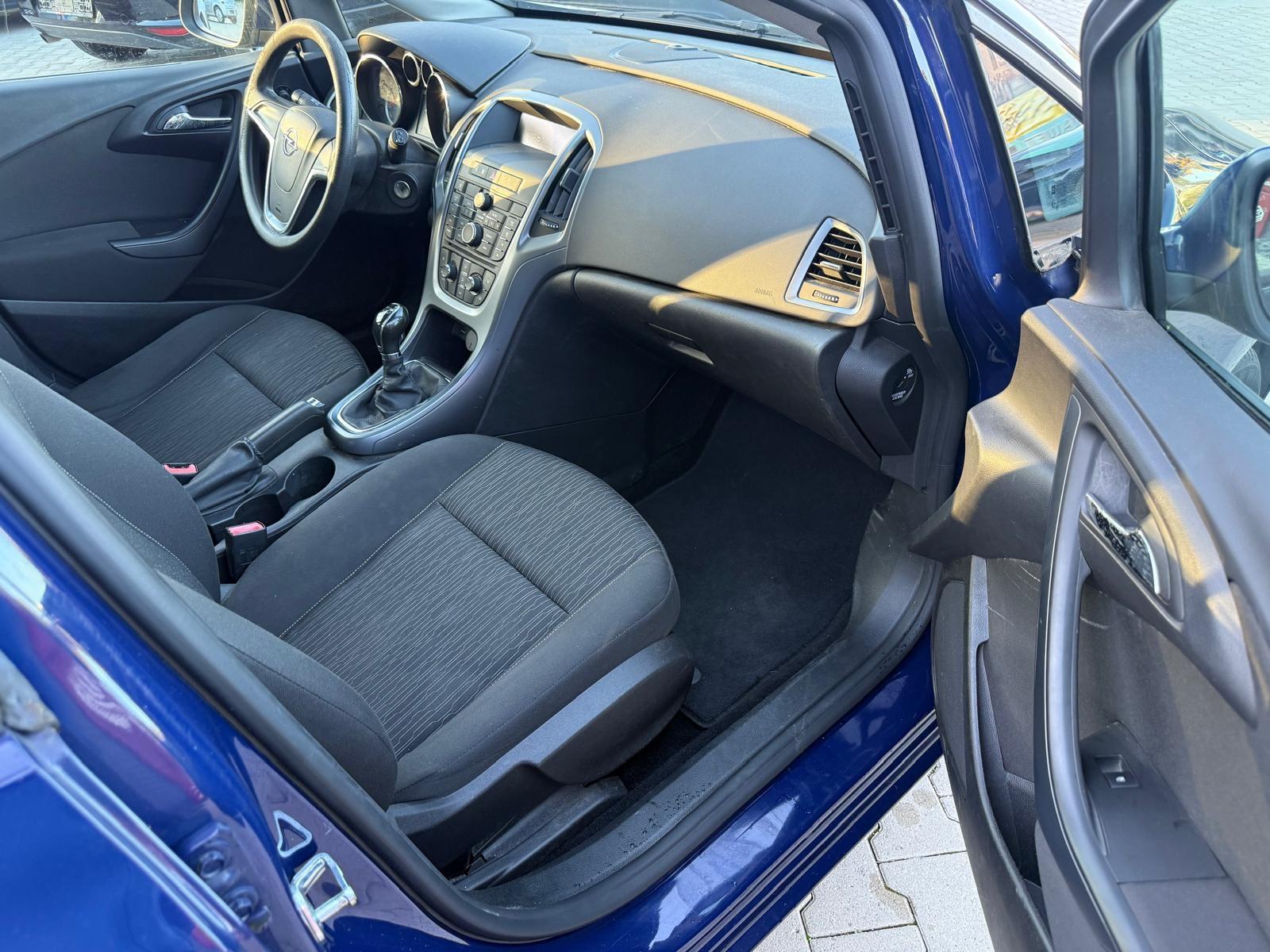 Opel Astra 2015 — photo 9