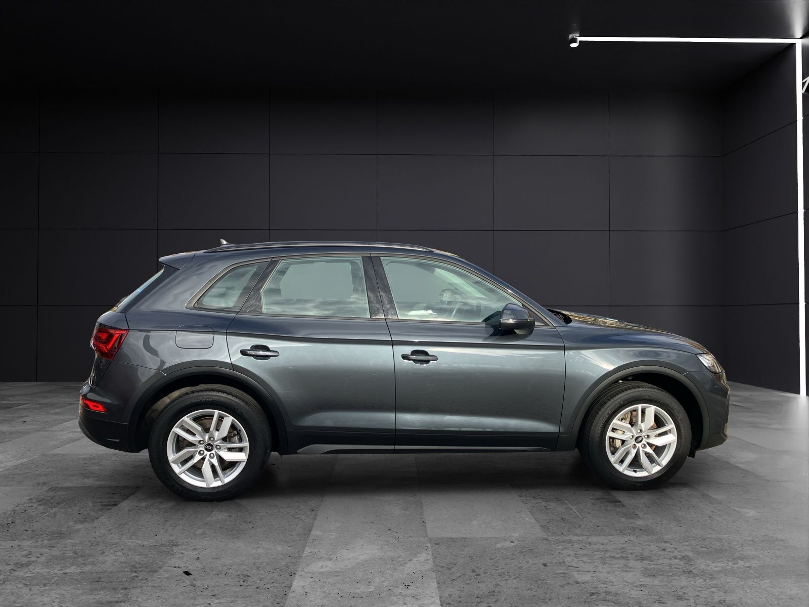 Fahrzeugabbildung Audi Q5 50 TFSI e quattro Matrix AHK RFK ACC SHZ