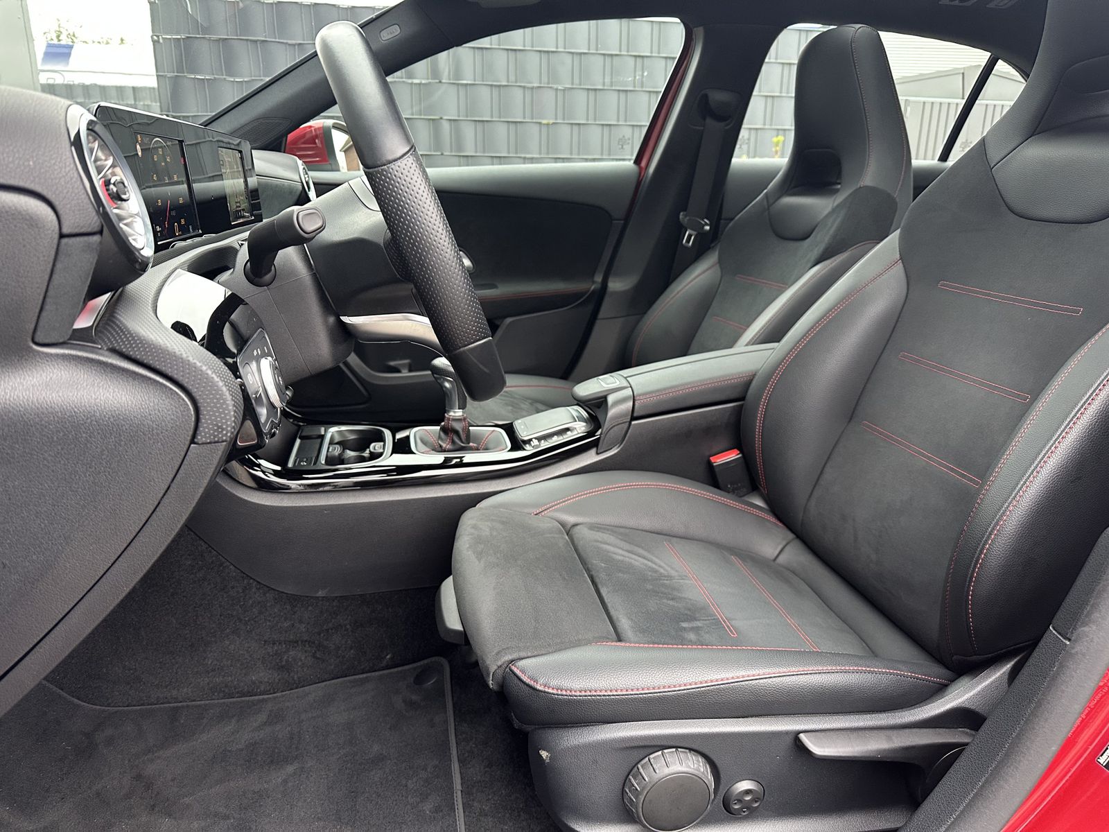 Fahrzeugabbildung Mercedes-Benz A 200 AMG-Line NAV+LED+PANO+KAMERA+18ZOLL+1HAND