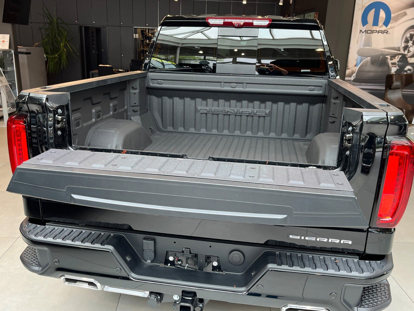 Fahrzeugabbildung GMC Sierra 1500 Denali 6.2 LPG Black Edition