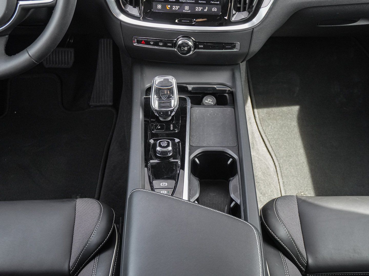 Volvo V60 Cross Country B4 D AWD Plus Bright PANO AHK foto 15